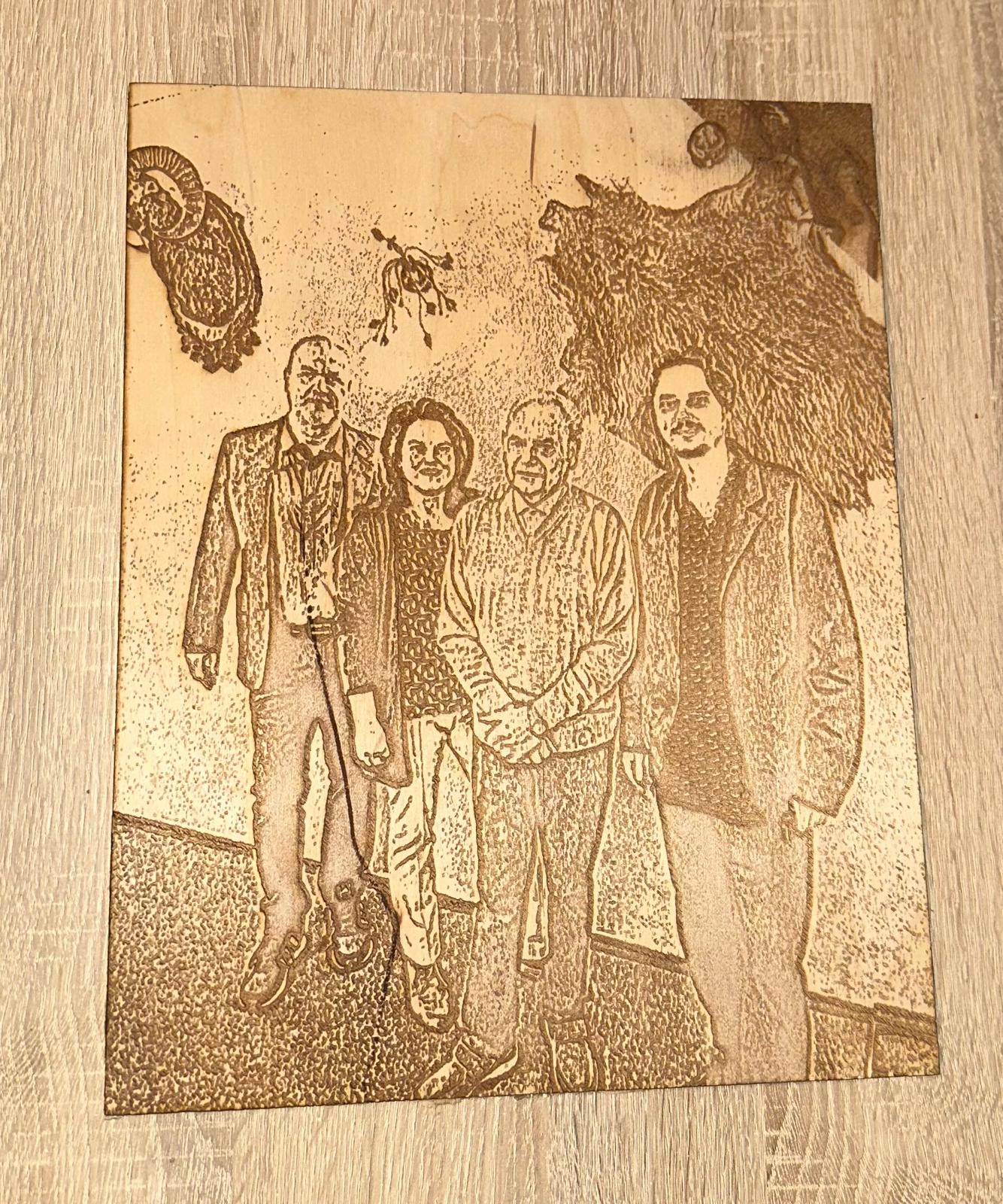 Ihre Erinnerungen in Holz graviert